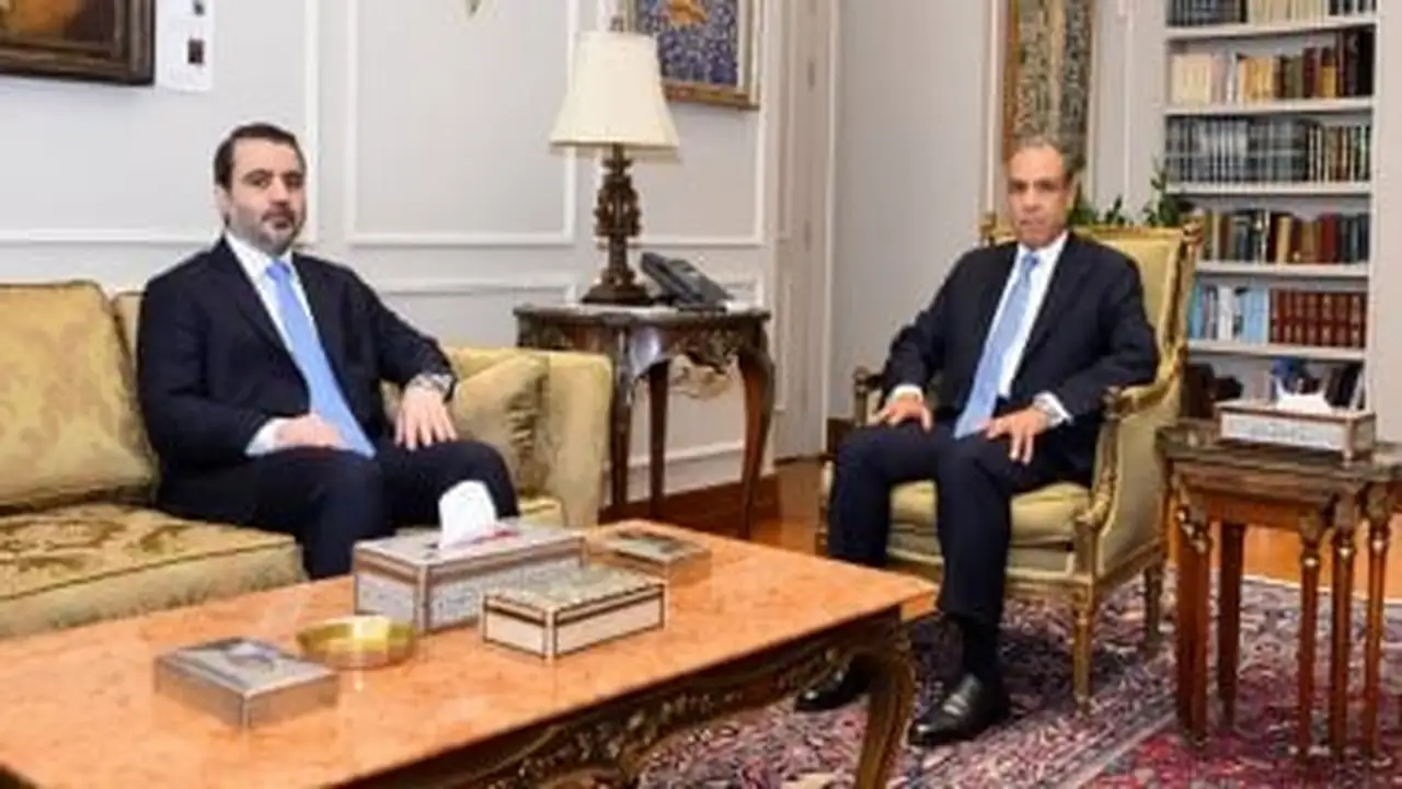 وزير الخارجية يبحث مع نظيره السوري تعزيز العلاقات الثنائية ودعم سيادة دمشق